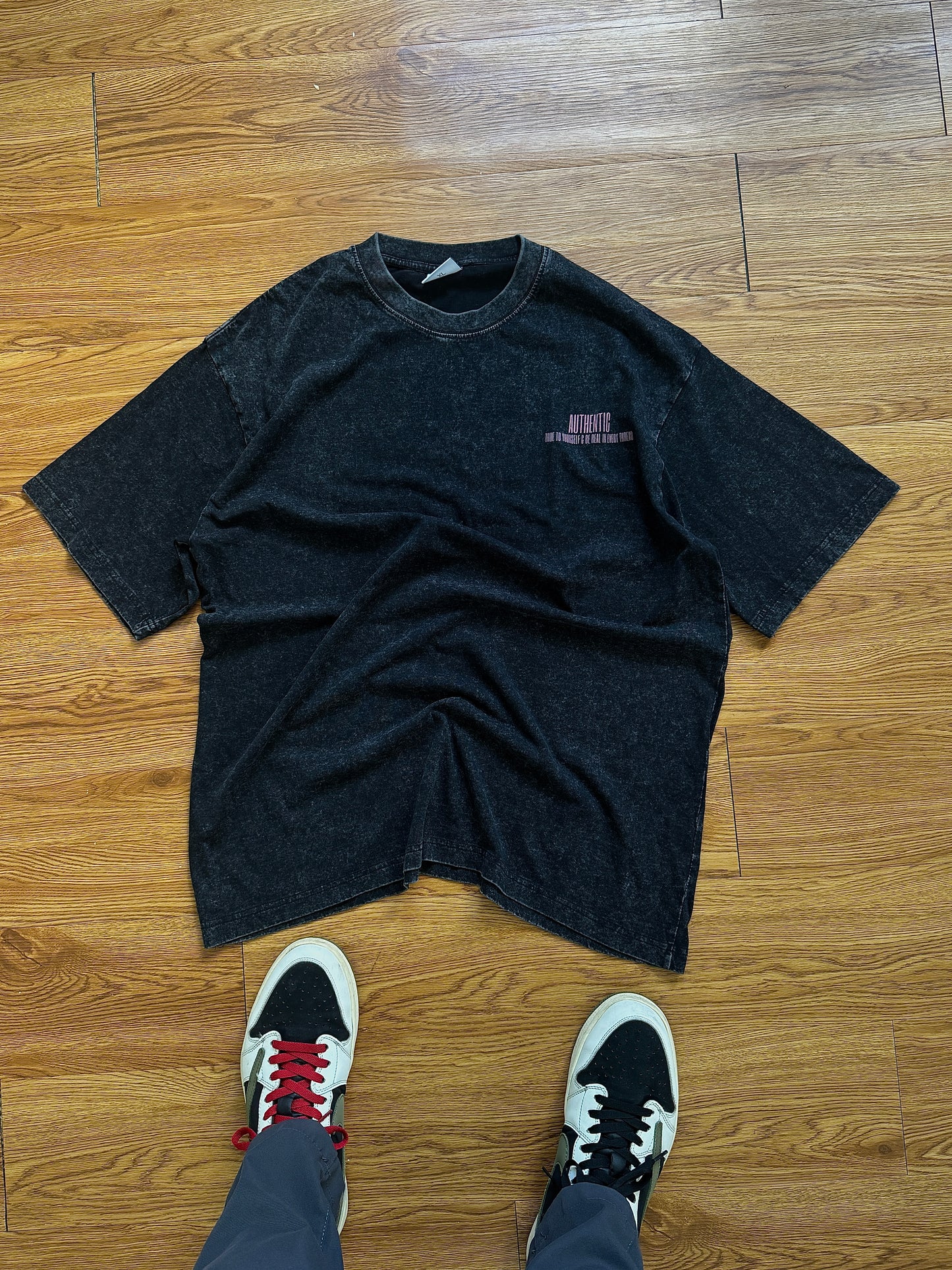 AUTHENTIC TEE